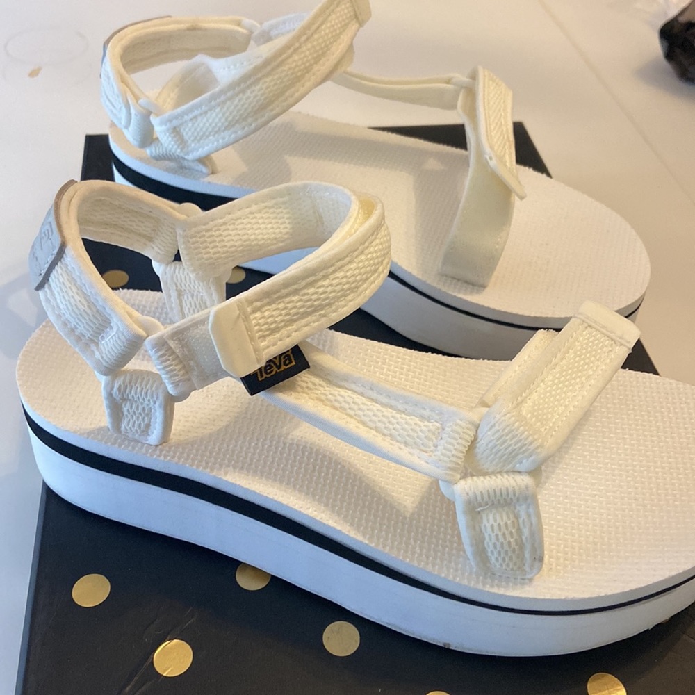 White with black band platform Teva sandals sz9 - Picture 3 of 4